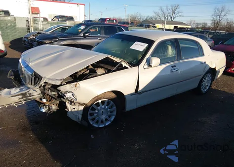 2006 Lincoln Town Car Signature z USA, uszkodzony, nr VIN 1LNHM81V56Y647516